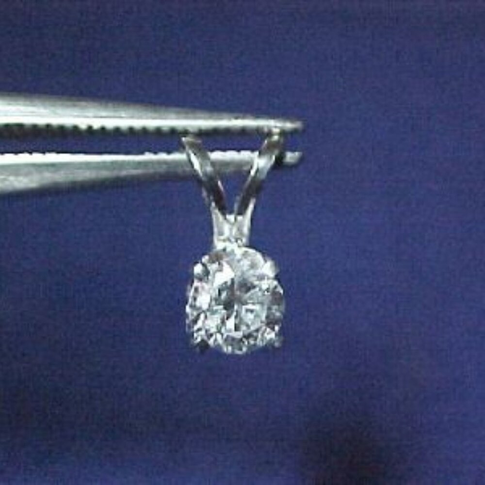 Sparkling 14Kt White Gold 0.27ct White Diamond Pendant